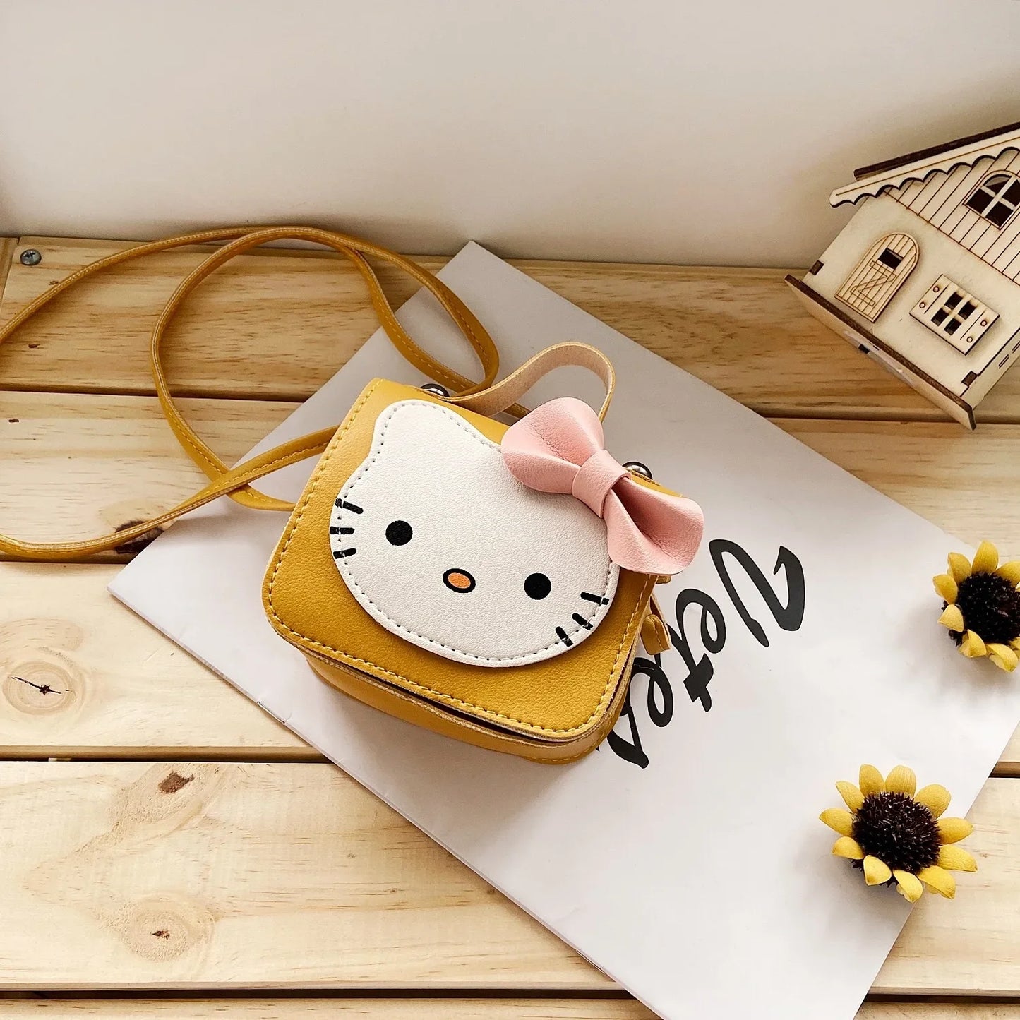 Hello Kitty Mini Bag – Cute and Compact Accessory