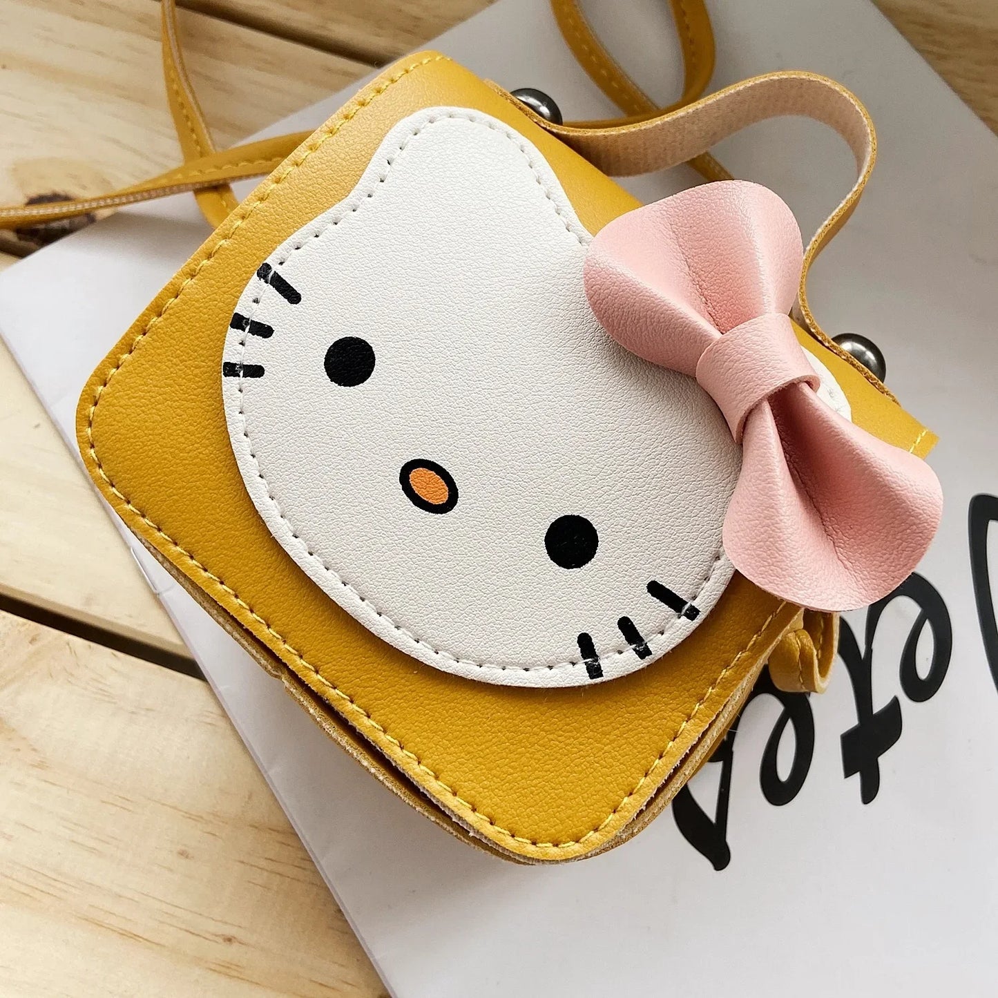 Hello Kitty Mini Bag – Cute and Compact Accessory