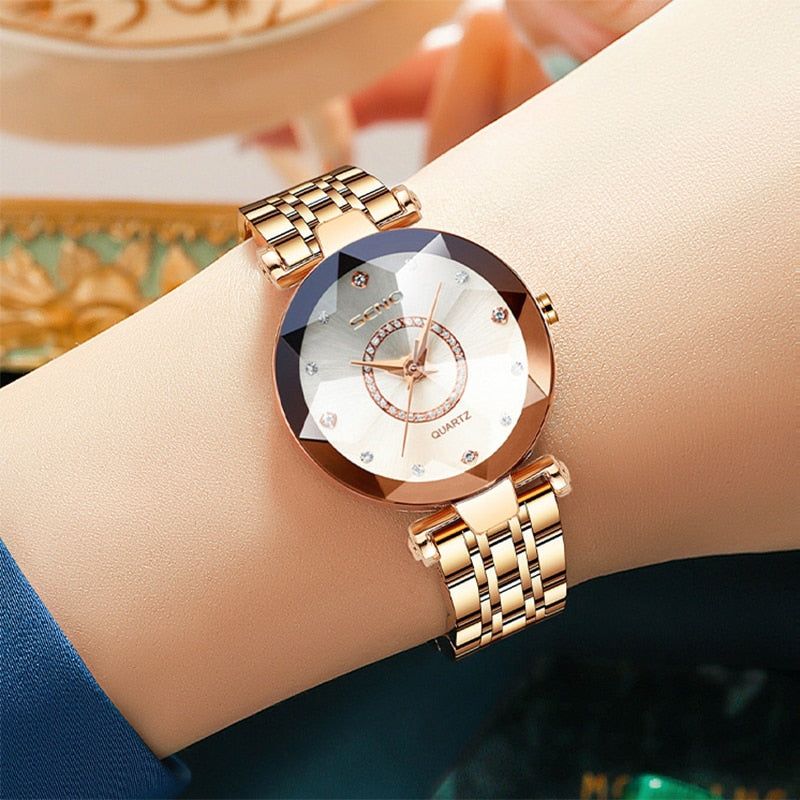 Ladies Luxury Quartz Watch gold