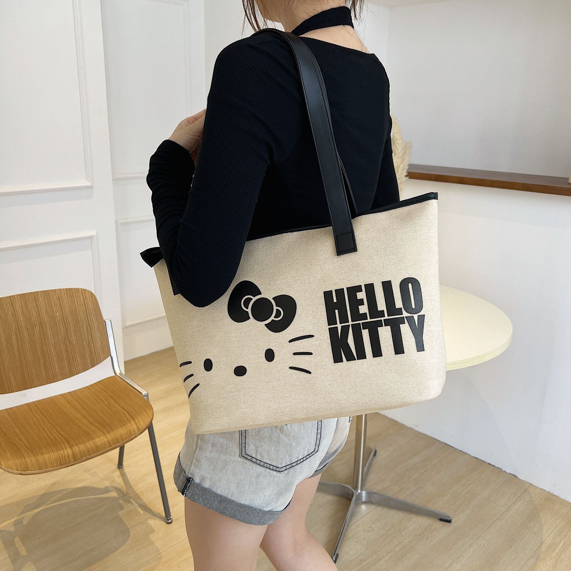 Hello Kitty Tote Bag Black – Stylish & Versatile in 3 Sizes